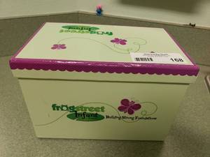 lot 168 image: Frogstreet 0-18 Month Infant Learning Activity Cards