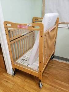 lot 172 image: Kaplan Secure Hold Easy Reach Evacuation Crib w Mattress