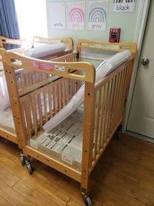 lot 176 image: Kaplan Secure Hold Easy Reach Evacuation Crib w Mattress