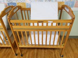 lot 180 image: Angeles Compact Safe-T-Side Crib w Mattress