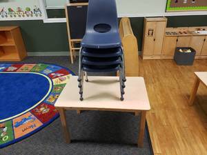lot 197 image: Rectangle Classroom Table w 4 Chairs