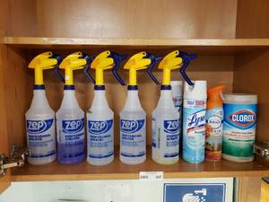 lot 207 image: Contents of Shelf.  Misc Cleaning Supplies.
