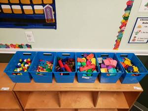 lot 218 image: Lot of 6 Storage Bins w Contents. Manipulatives, Building Blocks & More