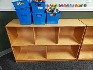 lot 219 image: Wooden 5 Compartment Classroom Storage Cabinet