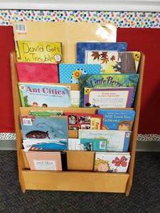 lot 231 image: Wooden 5-Shelf Upright Classroom Library Book Shelf