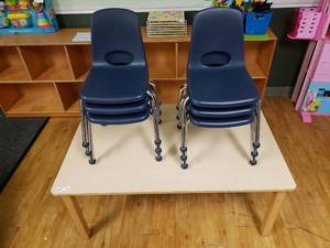 lot 240 image: Wood w Laminate Top Rectangle Classroom Table w 6 Chairs