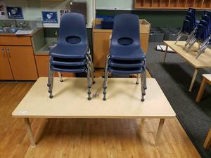 lot 244 image: Rectangle Adjustable Height Classroom Table w 6 Chairs