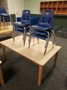 lot 255 image: Wood w Laminate Top Rectangle Classroom Table w 6 Chairs