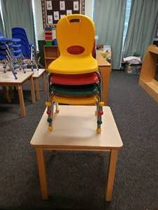 lot 260 image: Small Rectangle Classroom Table w 4 Chairs