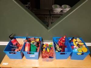 lot 289 image: Lot of 5 Bins w Misc Manipulatives, Toys & More