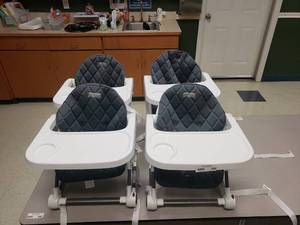 lot 292 image: Lot of 4 Monbebe Portable Folding Booster Chairs w Removeable Food Tray, Model BO100GZP