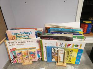 lot 319 image: Large Lot of Big Books.  Includes Everything Pictured.