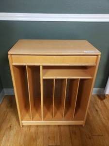 lot 322 image: Wooden Big Book Easel w Top Compartment