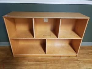 lot 327 image: Wooden 5 Compartment Classroom Storage Cabinet