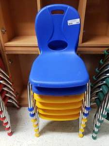 lot 392 image: Lot of 6 Learniture Classroom Chairs.  2 Blue & 4 Yellow.