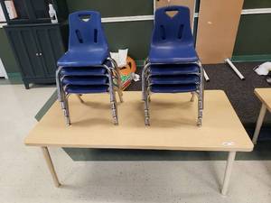 lot 415 image: Rectangle Adjustable Height Classroom Table w 8 Chairs
