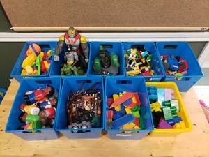 lot 428 image: Lot of 9 Misc Classroom Bins w Manipulatives, Lego, Suplo, Figures, Toys & More