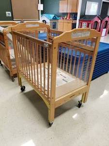lot 437 image: Angeles Compact Safe-T-Side Evacuation Crib