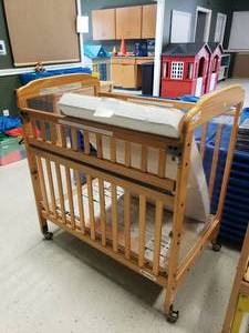 lot 438 image: Foundations Easy Reach Serenity Compact Crib w Mattress