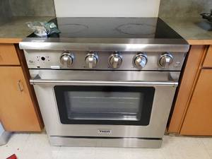 lot 452 image: Thor 36 Professional Electric Range, Model HRE3601