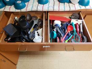 lot 455 image: Contents of 2 Drawers.  Large Lot of Misc Kitchen Utensils.