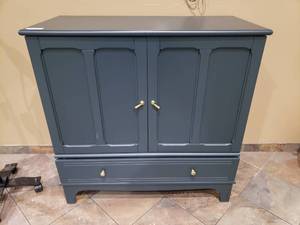 lot 466 image: Beautiful Hutch w Shelving & Drawer.  Matches Lots 440, 441, 464 & 465