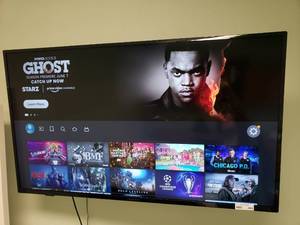 lot 483 image: Insignia TV w Remote