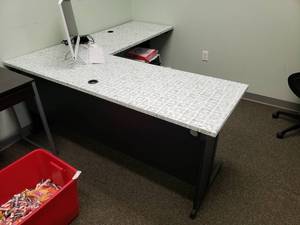 lot 493 image: L-Shape Interion Metal Office Desk