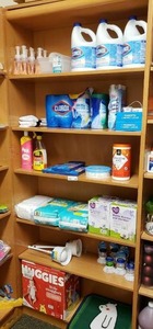 lot 498 image: Contents of Shelf.  Large Lot of Misc Cleaning Supplies.  Includes Everything Pictured on Shelf