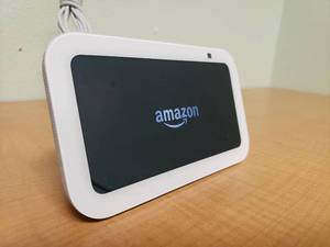 lot 513 image: Amazon Echo Show 5 (3rd Gen.) Model H97N6S