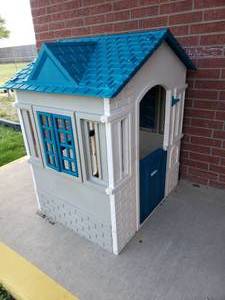 lot 522 image: Little Tikes Tan Cape Cottage