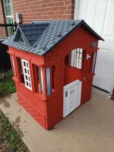 lot 523 image: Little Tikes Red Cape Cottage