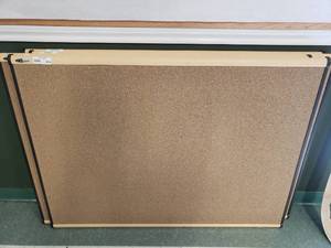 lot 421 image: Quarter Cork Board