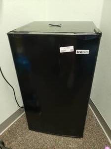 lot 190 image: Igloo Black 3.2 Cu Ft Single Door Refrigerator, Model IRF32BK