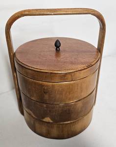 lot 10 image: VINTAGE BAMBOO ROUND STACKING BENTO TIFFIN STORAGE BOX CHINESE AS SHOWN.