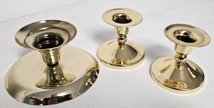 lot 28 image: SET OF THREE BRASS CANDLE STICK HOLDERS AS SHOWN.