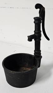 lot 48 image: CAST IRON DECORATIVE WATER WELL AS SHOWN.