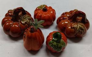 lot 115 image: LOT OF 5 CERAMIC DECORATIVE PUMPKINS AS SHOWN.