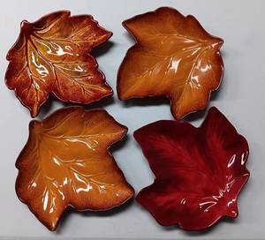lot 122 image: FOUR FALL  THANKSGIVING THEMED SERVING PLATES AS SHOWN.