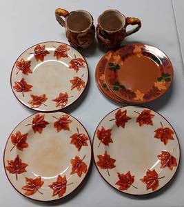 lot 129 image: LOT OF FALL  THANKSGIVING PLATES AND CUPS AS SHOWN.