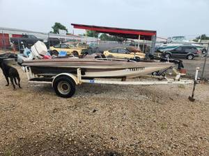 lot 20 image: Bass Boat - no title - new wiring for lights on trailer - trolling motor works (needs wiring) - motor needs wiring - needs some wood replaced