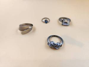 lot 60 image: Selection of Jewelry
