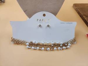 lot 75 image: Selection of Jewelry