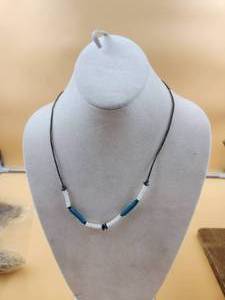 lot 80 image: Selection of Jewelry