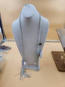 lot 85 image: Selection of Jewelry