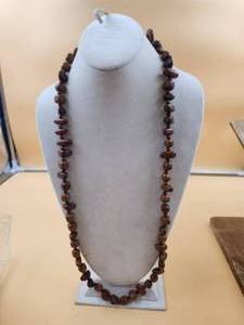 lot 90 image: Selection of Jewelry