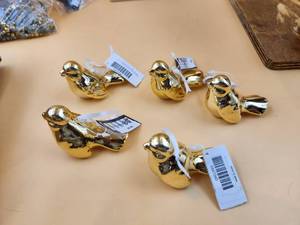 lot 95 image: Selection gold ceramic bird ornaments
