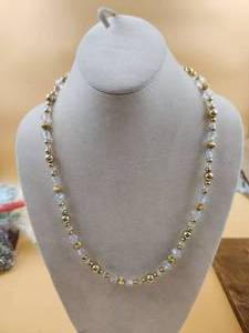 lot 100 image: Selection of Jewelry