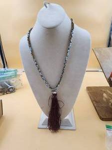 lot 116 image: Selection of Jewelry