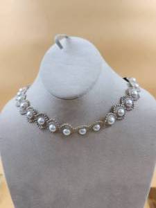 lot 141 image: Selection of Jewelry